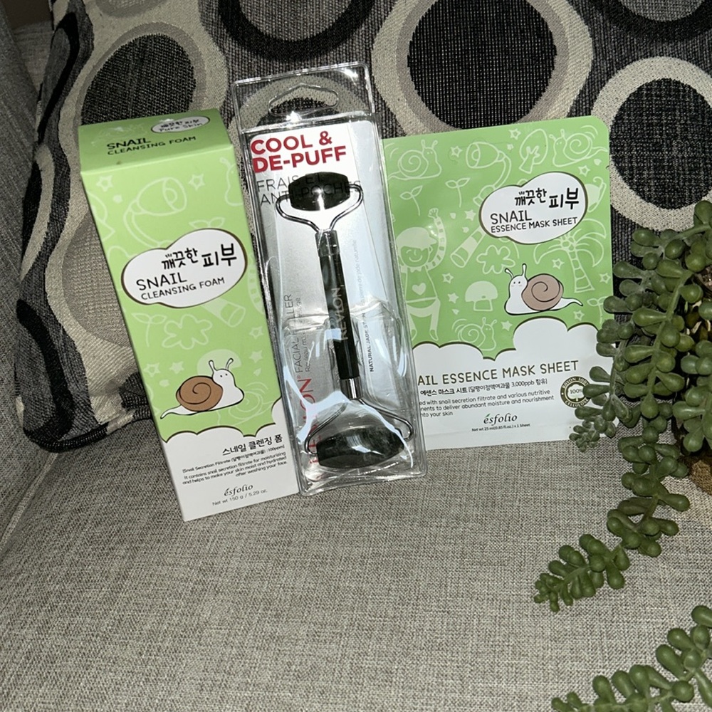 Snail 🐌 skincare set and Facial Roller - Picture 5 of 8